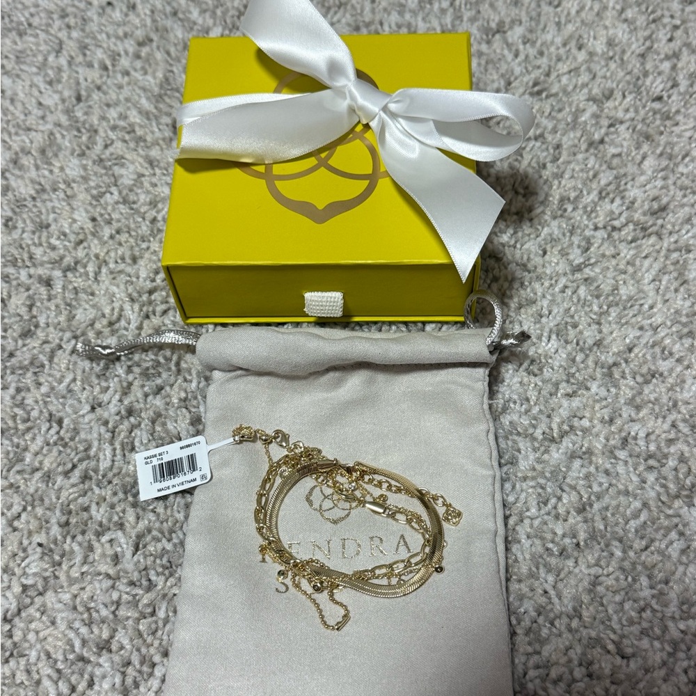 Kendra Scott Gold Bracelet - Picture 4 of 9